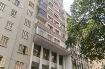 Apartamento de 3 dormitórios com 89 metros privativos no centro.