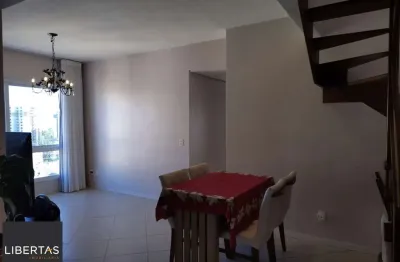 Cobertura de 3 dormitórios, 1 suíte, 2 vagas escrituradas e vista para o guaíba.