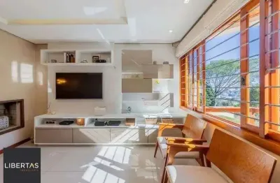 Casa em condominio, 3 domitórios, 1 suíte, lareira, churrasqueira e 2 vagas.