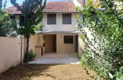 Casa em condomínio com 3 dormitórios, suíte, sótão e lazer completo – 106m²