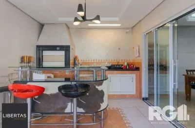 Casa em condomínio com 3 suítes, espaço gourmet e 5 vagas de garagem