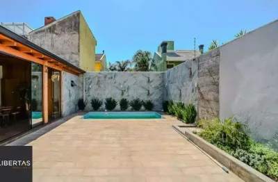 Casa semi mobiliada com churrasqueira e piscina no bairro ecoville