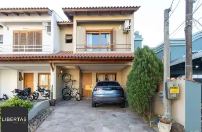 Casa de condomínio, 3 quartos, 1 suíte, piscina e 2 vagas de garagem;