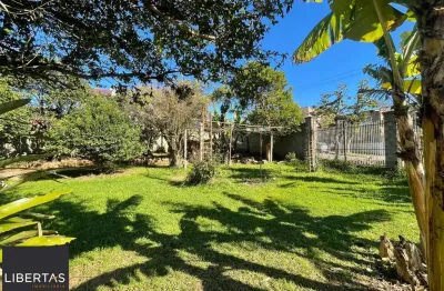 Terreno de esquina, com 429m², está situado no coração do bairro medianeira