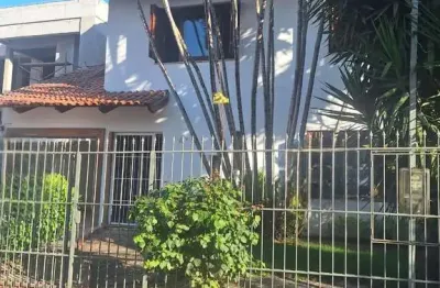 Casa com 3 quartos para alugar na Rua Maestro Mendanha, 25, Santana, Porto Alegre