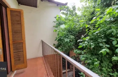 Casa estilo sobrado para venda de 3 dormitórios  com  2 vagas de garagem no bair