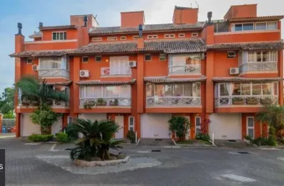 Casa em condomínio fechado no bairro vila assunção  de porto alegre/rs