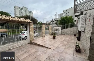 Duas casas no mesmo terreno – conforto, espaço e excelente localização!