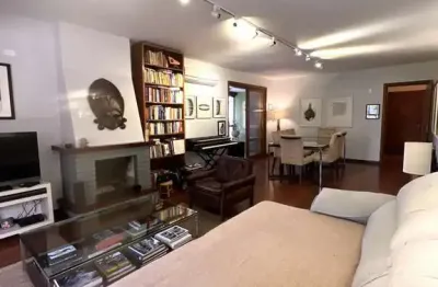 Apartamento com 3 dormitórios, sendo 1 suíte, lareira e 2 vagas no Menino Deus