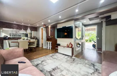 Casa em Condomínio com 03 quartos, 01 suíte e 02 vagas cobertas - Teresópolis