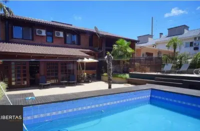 Casa residencial mobiliada, com churrasqueira, hidromassagem e piscina