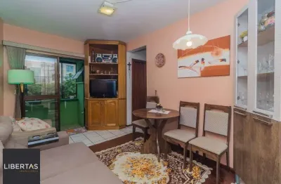 Apartamento iluminado com 2 dormitórios e vaga escriturada