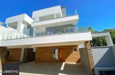 Casa Condominio para Venda - 364m², 3 dormitórios, sendo 3 suites, 2 vagas - Ped