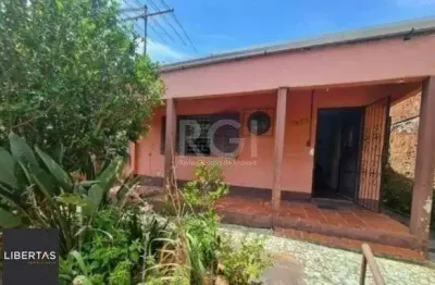 Casa em Porto Alegre, no bairro Tristeza, com 2 dormitório(s), e 2 banheiros, à