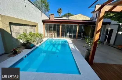 Casa 8 dormitórios, 5 banheiros e 6 vagas no Bairro São João Porto Alegre