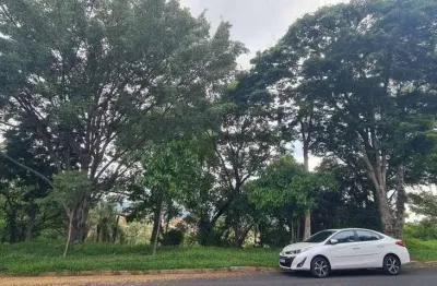 Casa com 254m², 2 dormitórios, 1 suíte master, 4 vagas