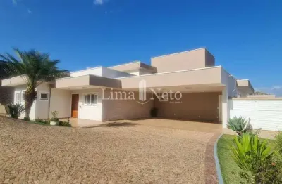 Casa de Alto Padrão no Residencial Park Place, 3 Suítes, Piscina Aquecida