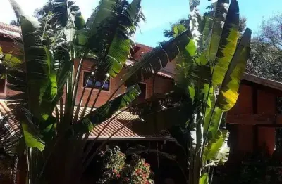 Casa em condomínio com 611 m²,6 quartos,5 suites,8 banheiros,4 vagas