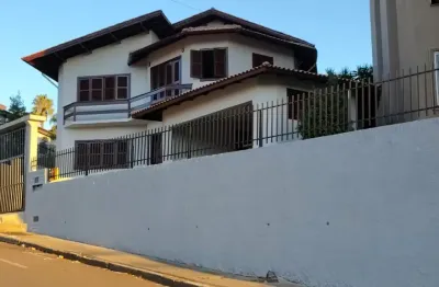 Casa/sobrado  com 265  m²  no bairro cinquentinário.