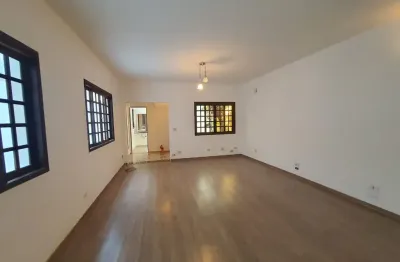 Casa para locação com 200m e 3 dormitórios em Vila Cordeiro - São Paulo - SP