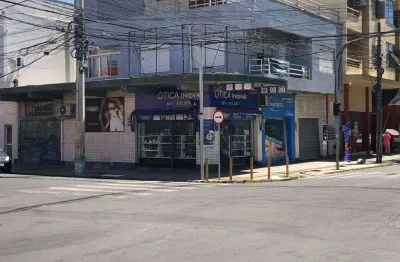 Prédio comercial com 3 lojas terreas e apto com 3 dormitórios no andar superior