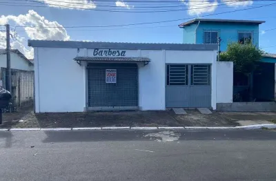 Casa de alvenaria com ponto comercial na frente rua sessenta e nove guajuviras
