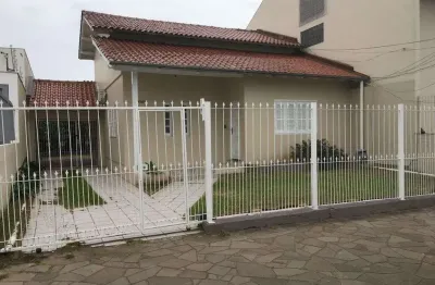Aluga-se casa térrea,  2 quartos com 130 m² bairro niterói - canoas