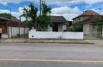 Casa de madeira e sobrado de alvenaria nos fundos rua santos dumont niteroi