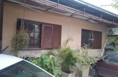 Terreno com 3 casas. 1 de madeira e 2 de alvenaria. rua castro alves - canoas