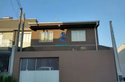 Sobrado triplex pronto para morar no bairro xaxim (rua waldemar kost), com 152 m² de área útil distribuídos em ambientes amplos e iluminados. ideal para quem busca conforto, qualidade e conveniência u