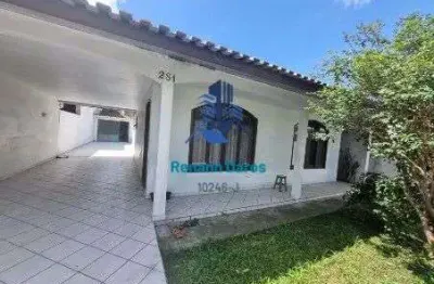 Vende-se linda casa com 3 quartos, 2 banheiros e 4 vagas no sitio cercado – curitiba
