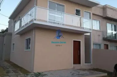 Sobrado em condomínio no pinheirinho – 3 quartos, suíte, 2 vagas e ótima localização