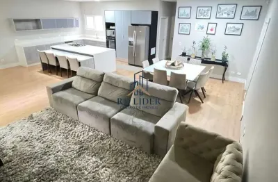 Casa alto padrão com 3 quartos sendo uma suíte, hidromassagem,  ambientes amplos e planejados e quintal espaçoso com churrasqueira