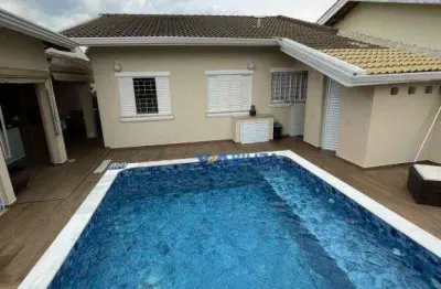 Casa totalmente térrea em condomínio fechado próximo ao lago