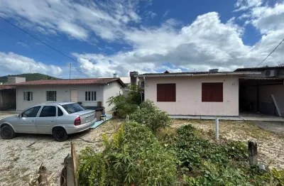 Casa com 4 quartos à venda na Palmas, Governador Celso Ramos  por R$ 750.000