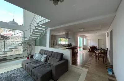 Casa com 4 quartos à venda na Praia Comprida, São José  por R$ 1.600.000