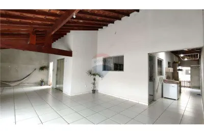 Casa a venda em condominio santa ursula de 3 quartos e edicula de 153 m²