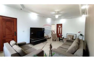 Casa com 3 quartos à venda na Rua Capitão Ramiro Alves dos Santos, 519, Jardim Silvania, Mogi Mirim