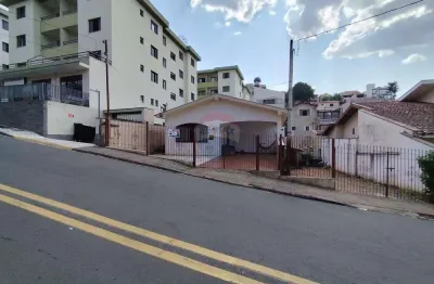 Casa a venda de 171 m2, 3 quartos, 10 vagas e piscina  - centro -lindoia