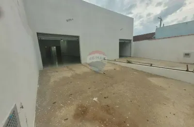 Salão comercial para alugar com 60 metros, 01 banheiro pcd e duas vagas de estacionamento próprio.