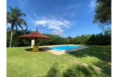 Linda chácara com 3 quartos,1 suíte, área total 11470 m² lazer completo em serra negra -aceita financiamento