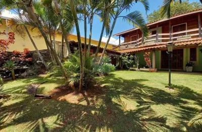 Você encontra um refúgio de paz no meio da natureza, nesta casa em condomínio, estilo rústico e aconchegante!!