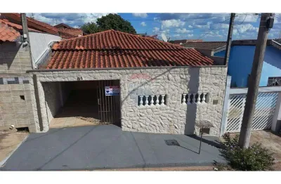 Casa dos seus sonhos no tranquilo bairro istor luppi