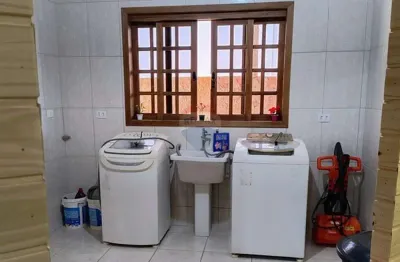 Casa - 4 quartos (3 suítes) + edícula completa + salão comercial - aceita permuta dentro de jaguariúna!
