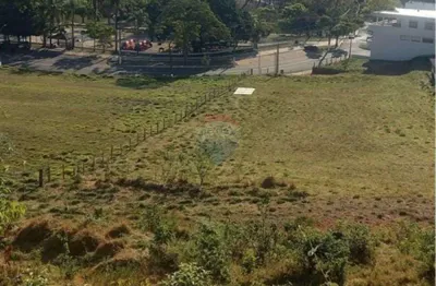 Atenção investidor - extenso terreno em frente à praça ademar de barros, no coração de águas de lindóia!