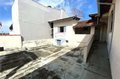 Casa tradicional de família à venda, com edícula e quintal espaçoso, no cubatão - itapira/sp