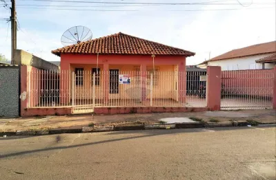 Casa de 4 quartos com terreno de 450 m² à venda por R$ 339.999,00 no Bairro Cubatão em Itapira SP