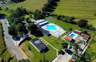 Pousada a venda com:   1207 m2 área construída ;   13.000 m2 área total ; 07 apartamentos e 02 casas ,  10 vagas na garagem