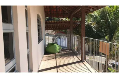 Sobrado à venda 175,74 m2 de área construída , área do terreno 740,50 m2 , 06 quartos , 04 banheiros , 02 vagas  cobertas