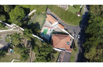 Casa  3 quartos (01 suíte) , 5 banheiros , 7 vagas cobertas, área gourmet, piscina , campo  futebol , 404 m2 área construída e 1560 m2 área total